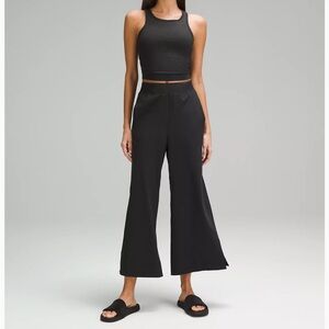 Stretch Woven High-Rise Wide-Leg Cropped Pant